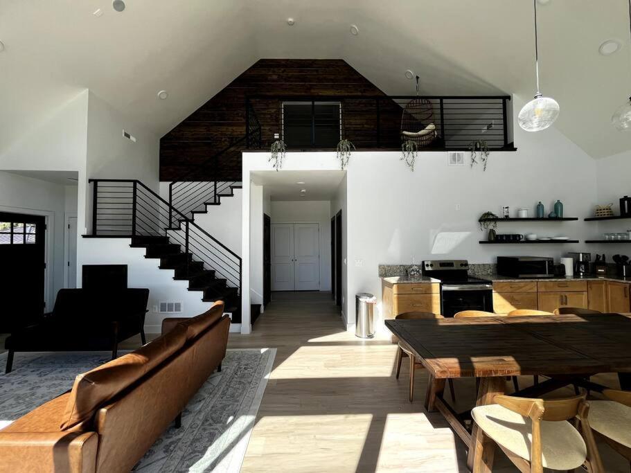 Villa Red Rock Retreat Stunning Floor To Ceiling Views Hatch Exterior foto