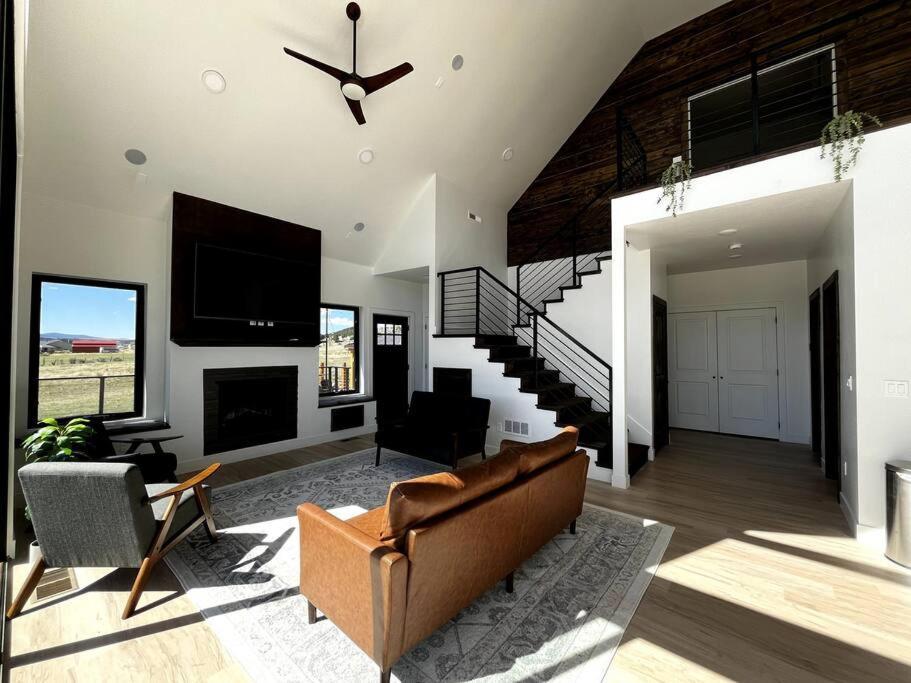 Villa Red Rock Retreat Stunning Floor To Ceiling Views Hatch Exterior foto